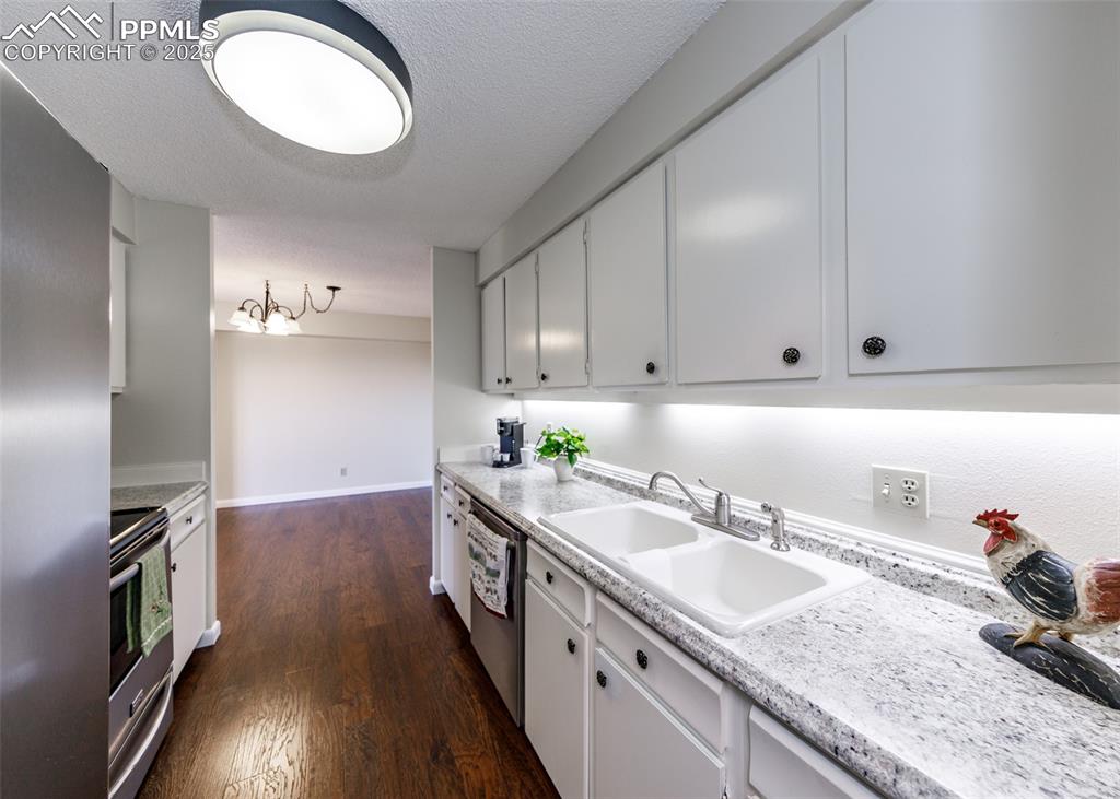 Image 3 of 33: Kitchen