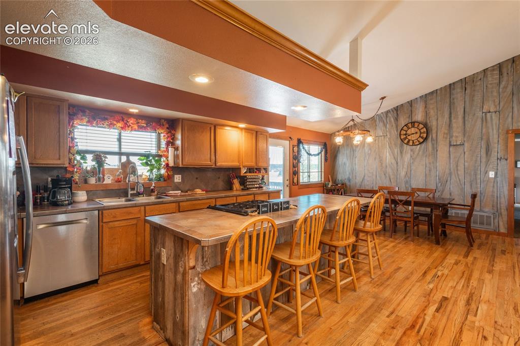 Image 10 of 37: Kitchen