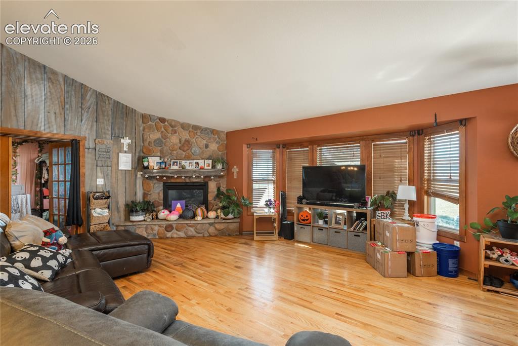 Image 4 of 37: Living Room