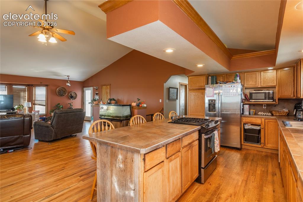 Image 9 of 37: Kitchen