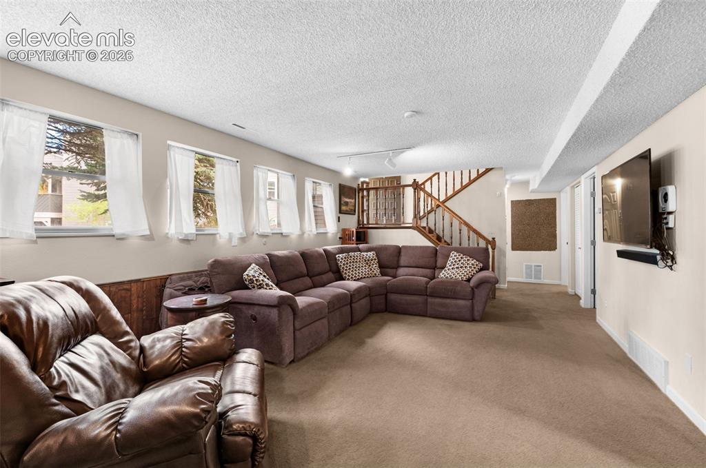 Image 28 of 39: Family Room