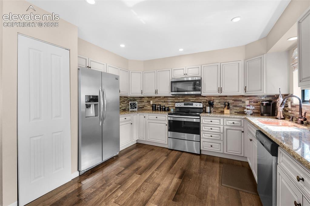 Image 6 of 39: Kitchen