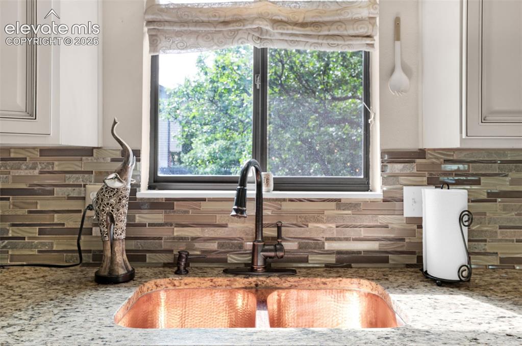 Image 8 of 39: Kitchen