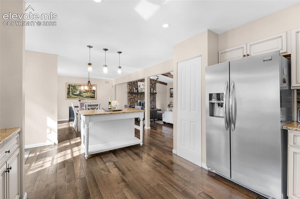 Image 9 of 39: Kitchen