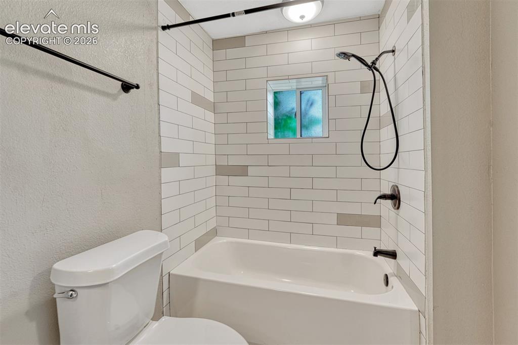 Image 20 of 49: Bathroom