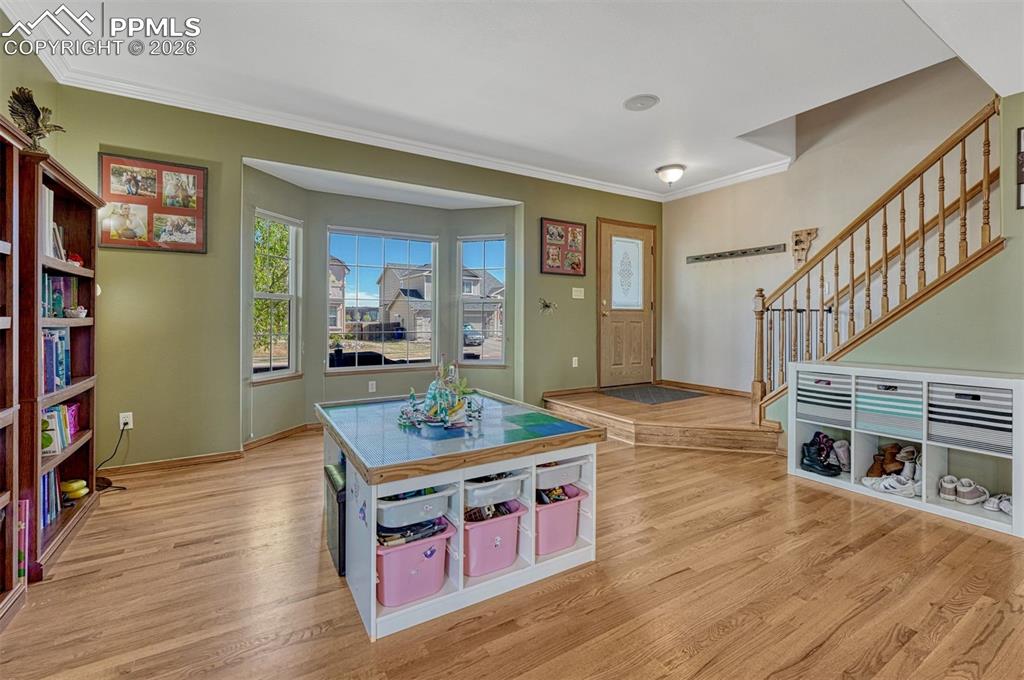 Image 5 of 40: Spacious front facing 