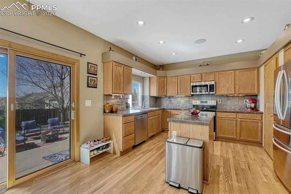 Image 9 of 40: Kitchen