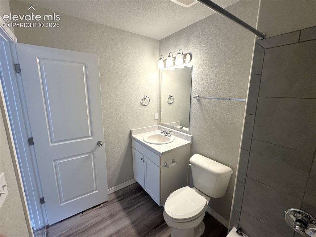 Image 22 of 31: Bathroom