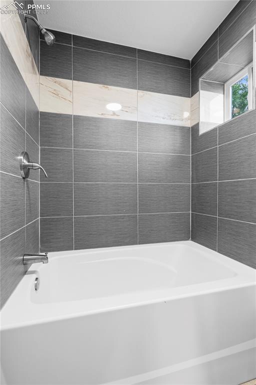 Image 13 of 25: Full bath with tub / shower combination