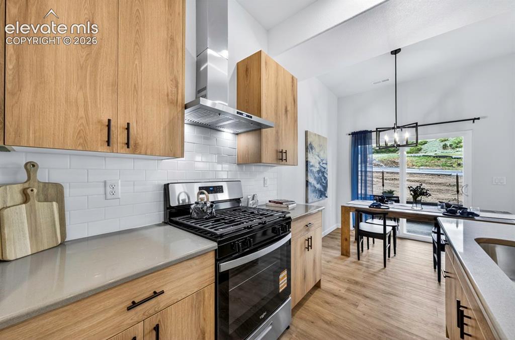 Image 13 of 48: Kitchen