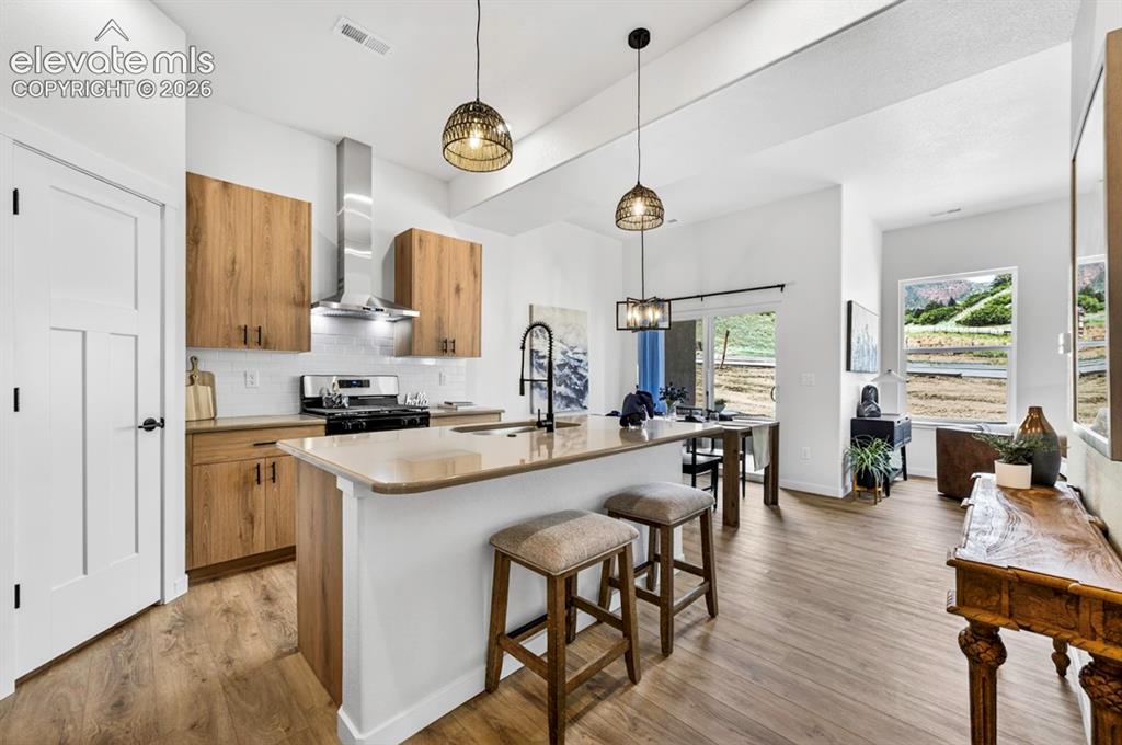 Image 14 of 48: Kitchen