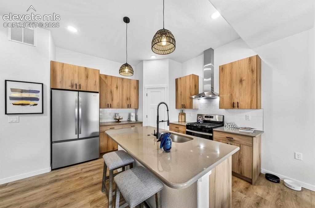 Image 15 of 48: Kitchen