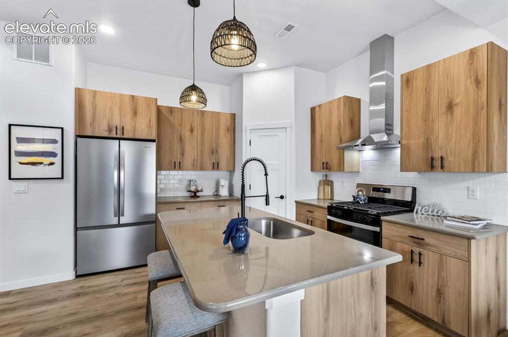 Image 16 of 48: Kitchen