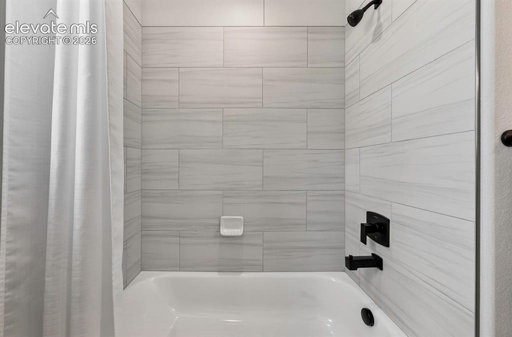 Image 39 of 48: Bathroom
