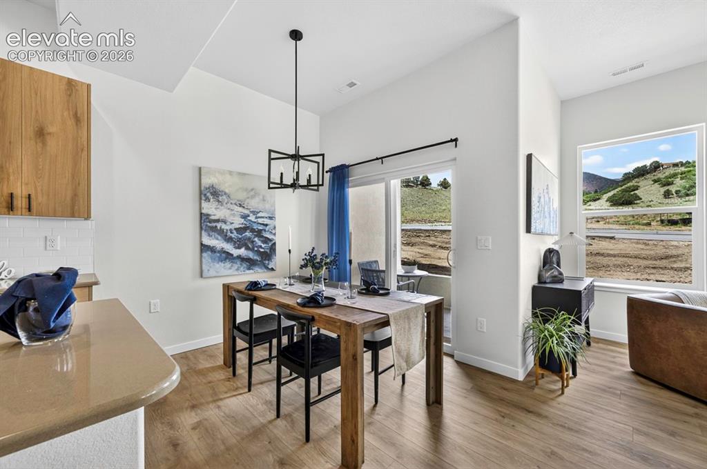 Image 9 of 48: Dining Area
