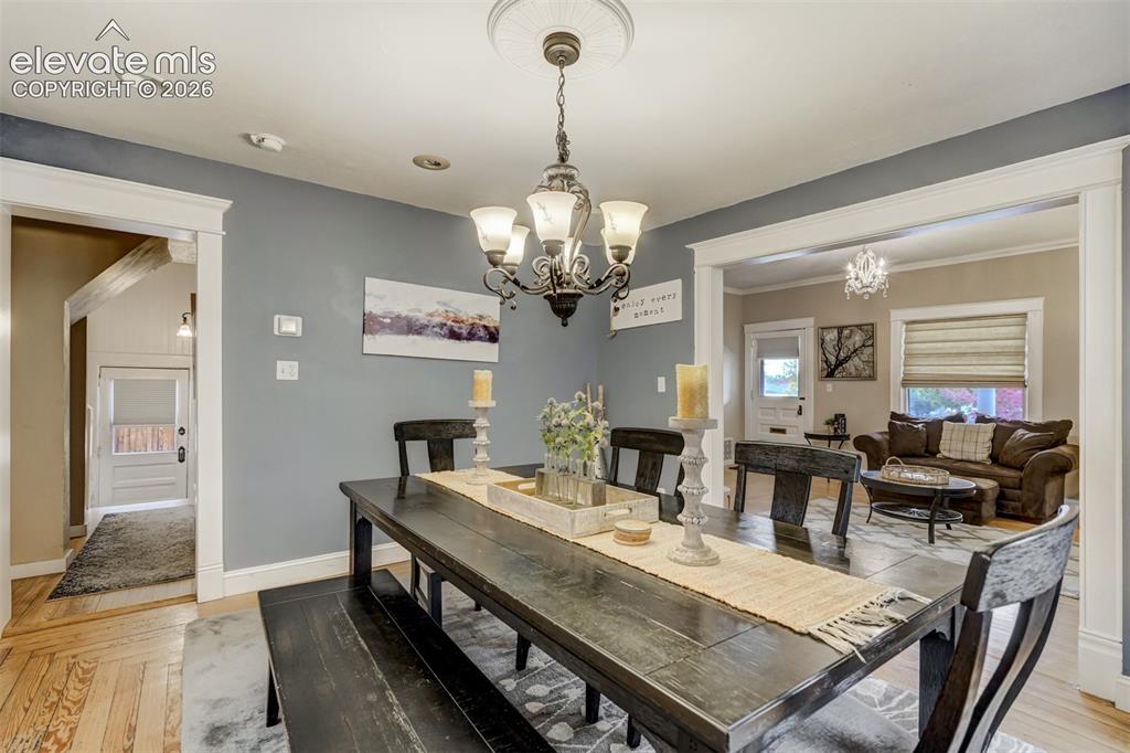 Image 10 of 50: Dining Area