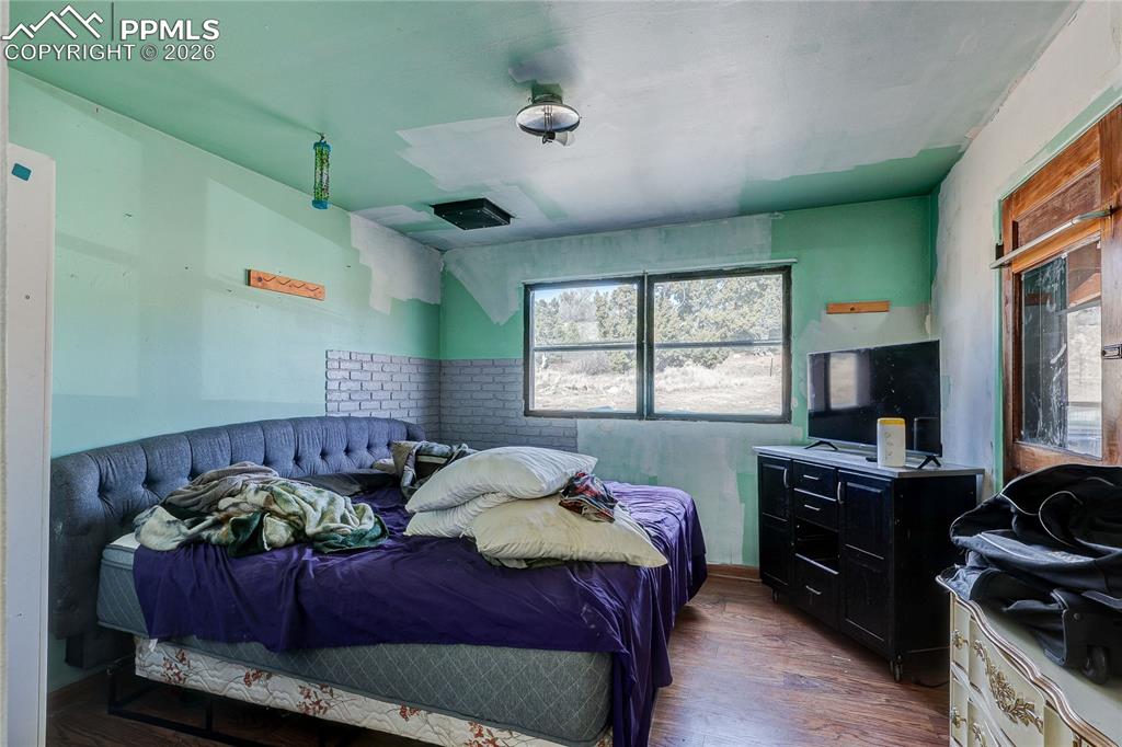 Image 11 of 36: Bedroom