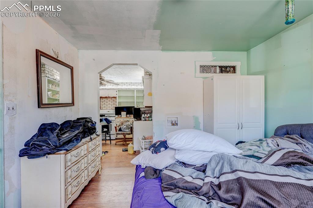 Image 12 of 36: Bedroom