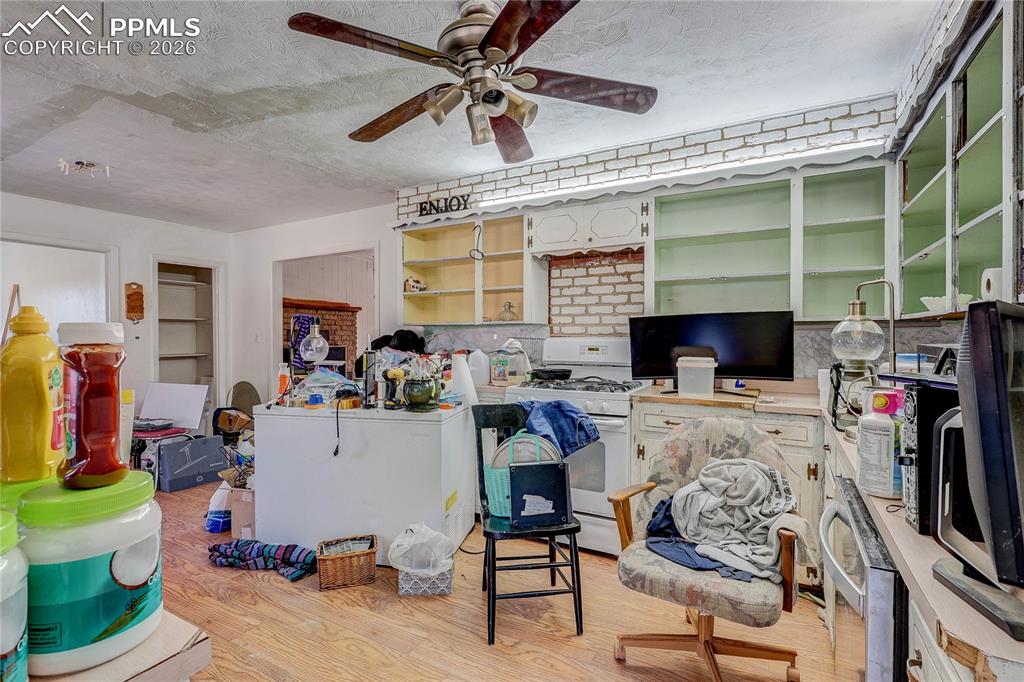 Image 14 of 36: Living Room