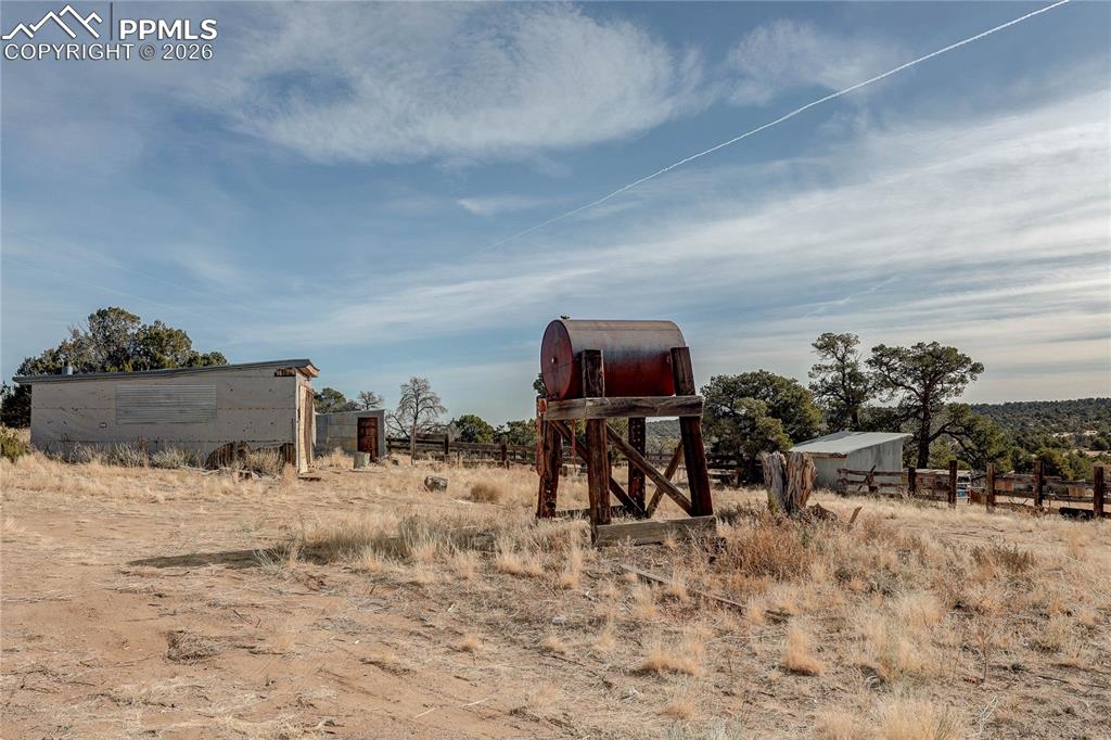 Image 31 of 36: Yard