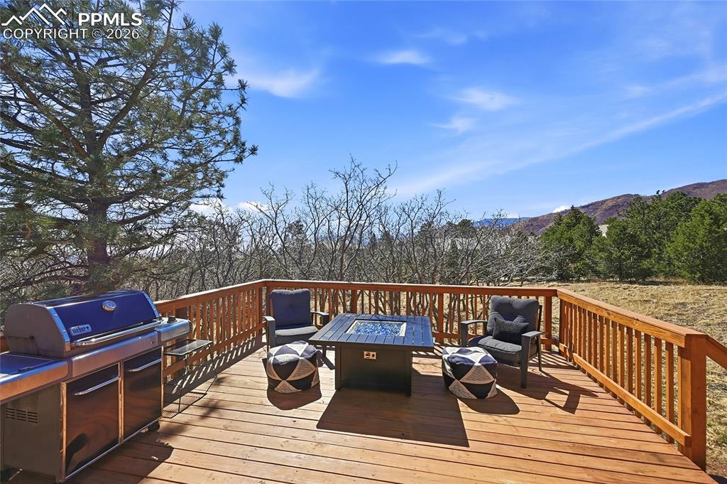 Image 19 of 49: Dining Area