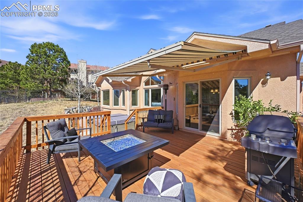 Image 21 of 49: Deck