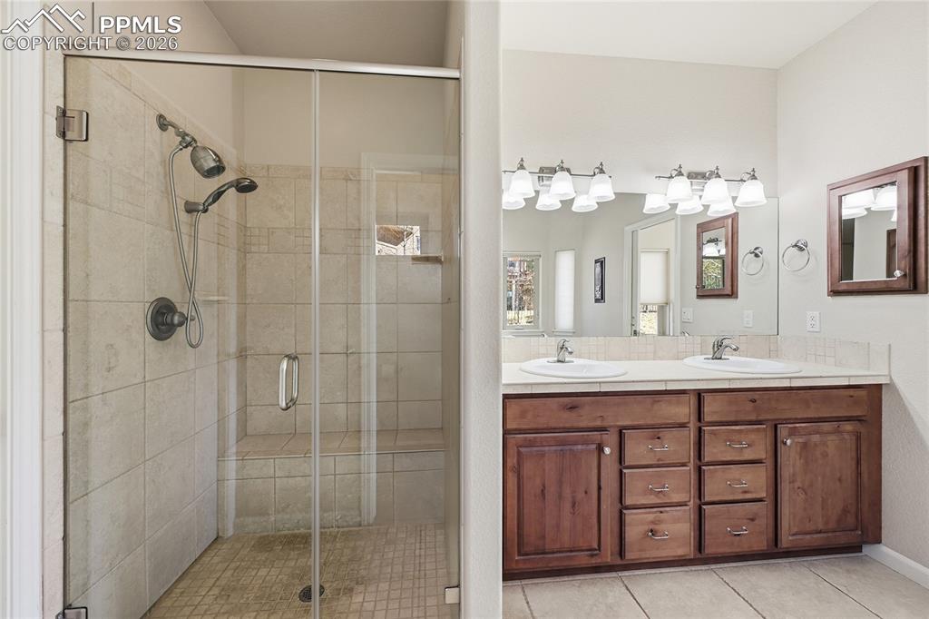 Image 26 of 49: Bathroom