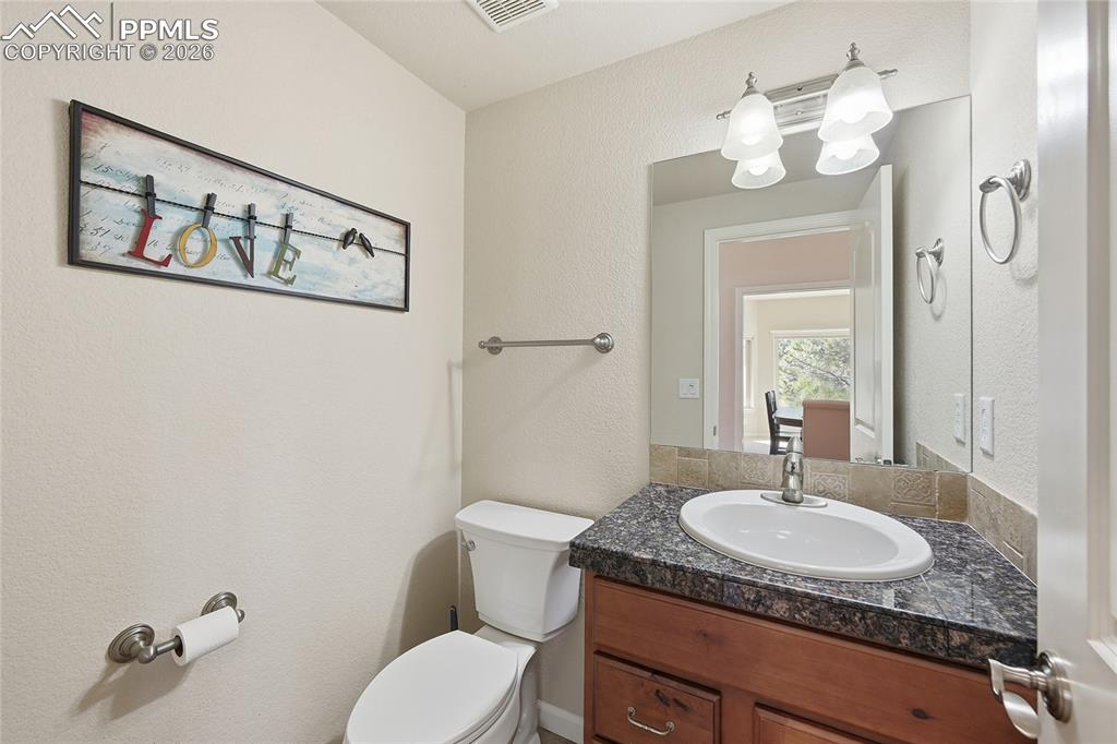 Image 27 of 49: Bathroom