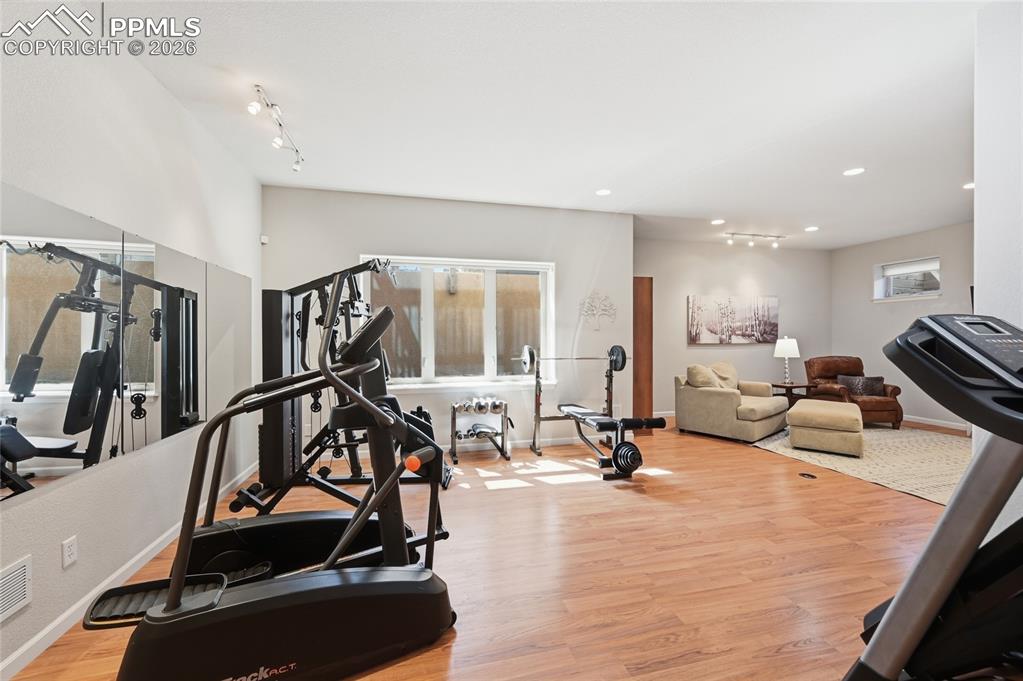 Image 31 of 49: Entry