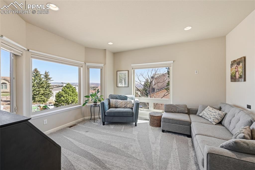 Image 5 of 49: Entry