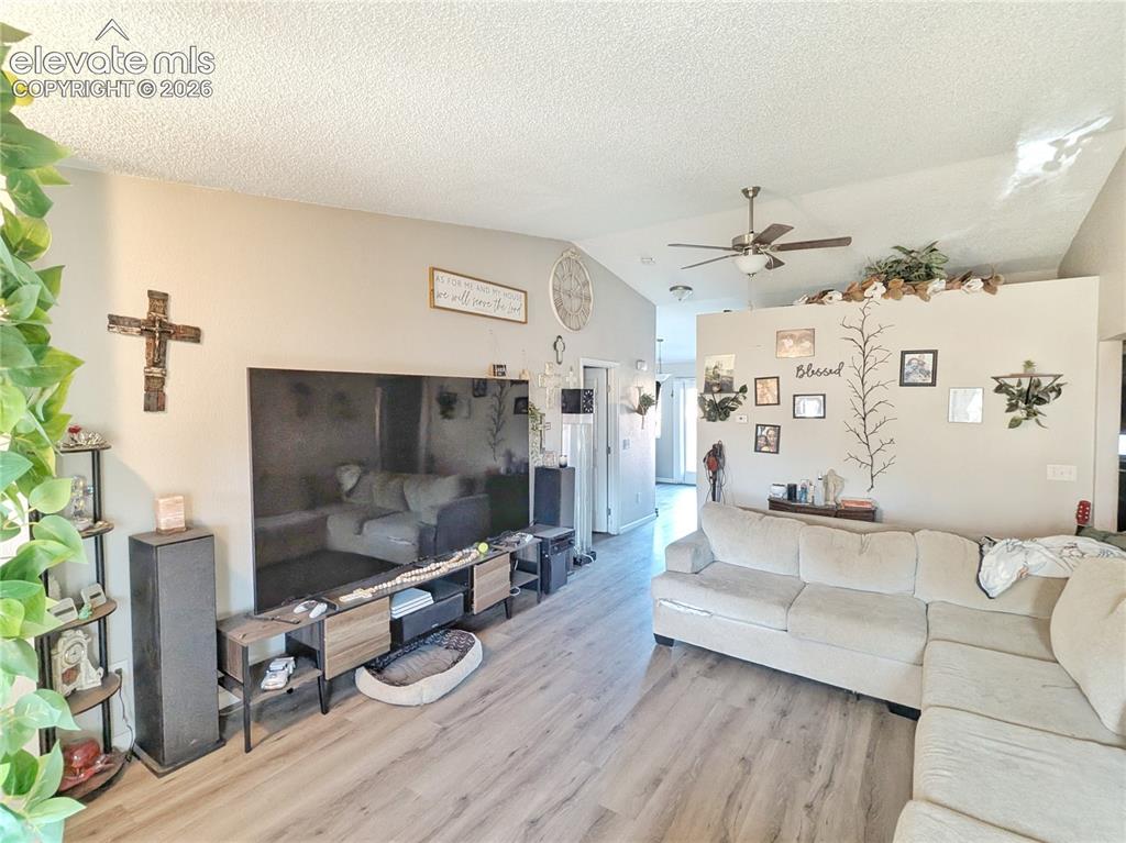 Image 10 of 20: Living Room