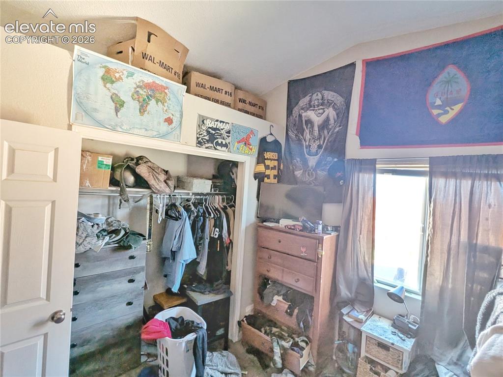 Image 17 of 20: Bedroom