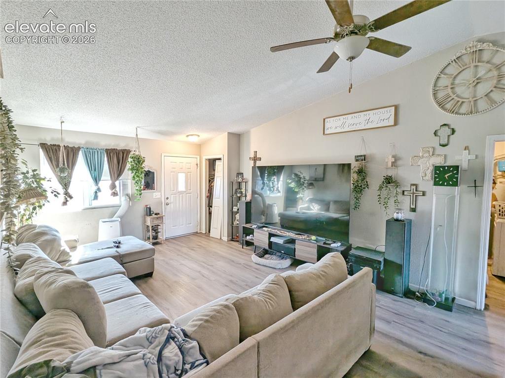Image 18 of 20: Living Room