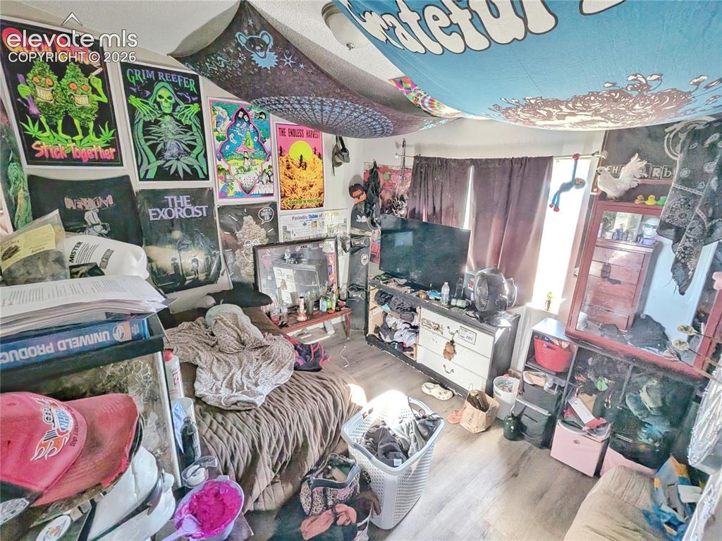 Image 19 of 20: Bedroom