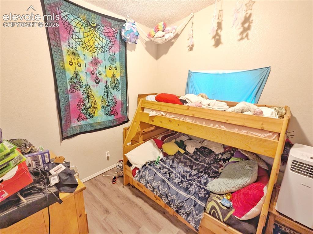 Image 4 of 20: Bedroom