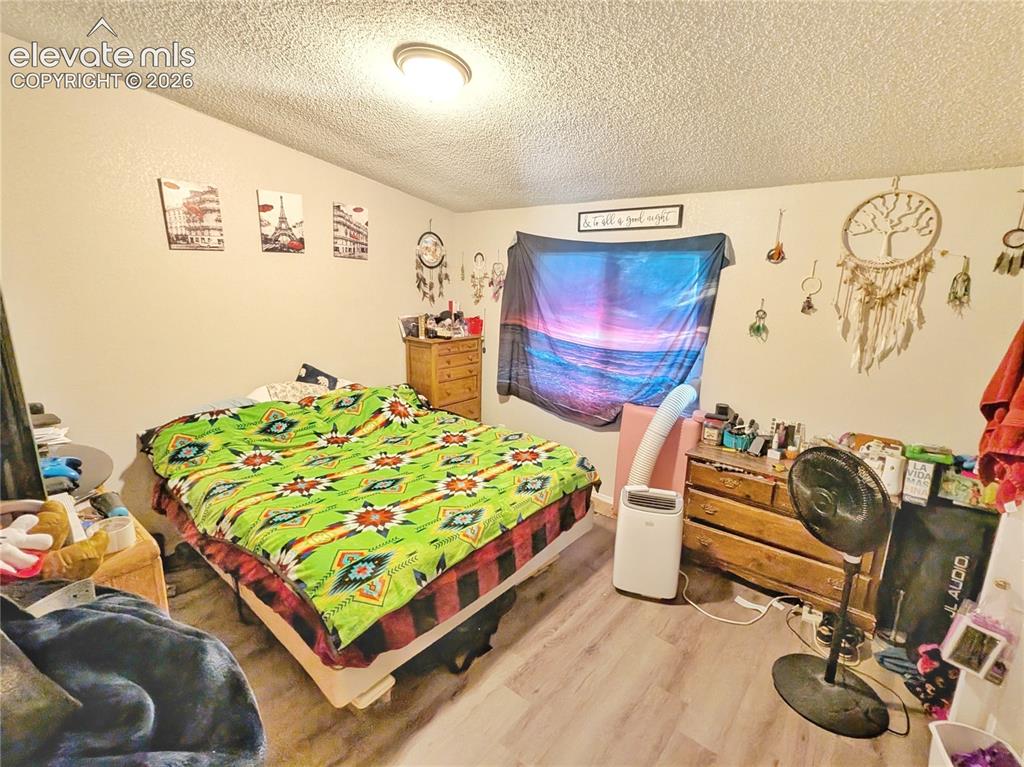 Image 6 of 20: Bedroom