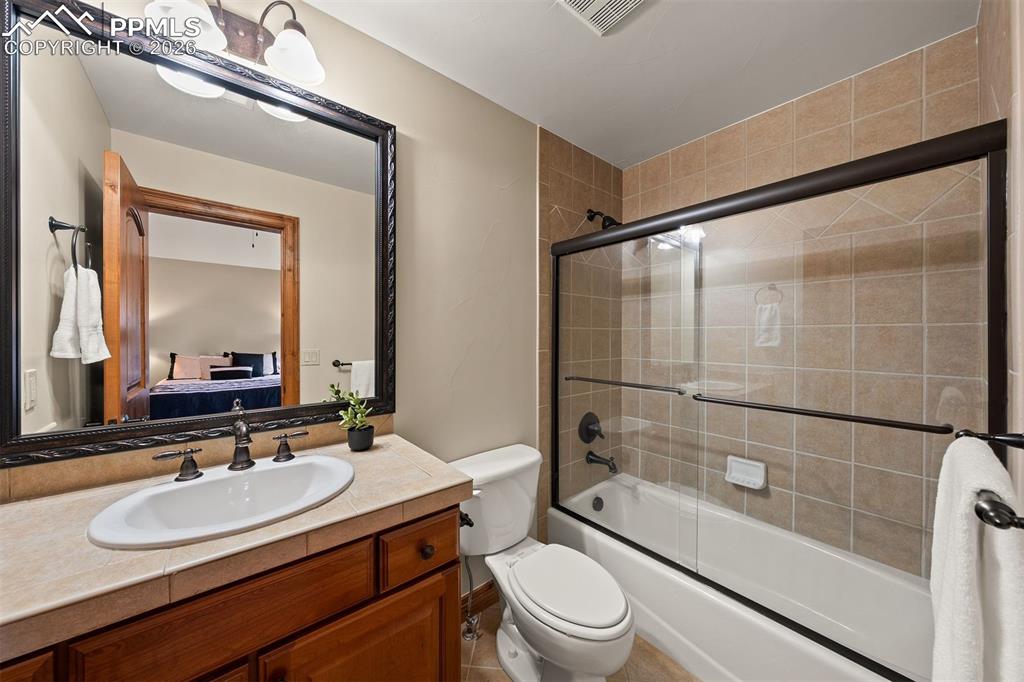 Image 31 of 40: Full bathroom en suite to bedroom 4 with tiled shower surround and a single