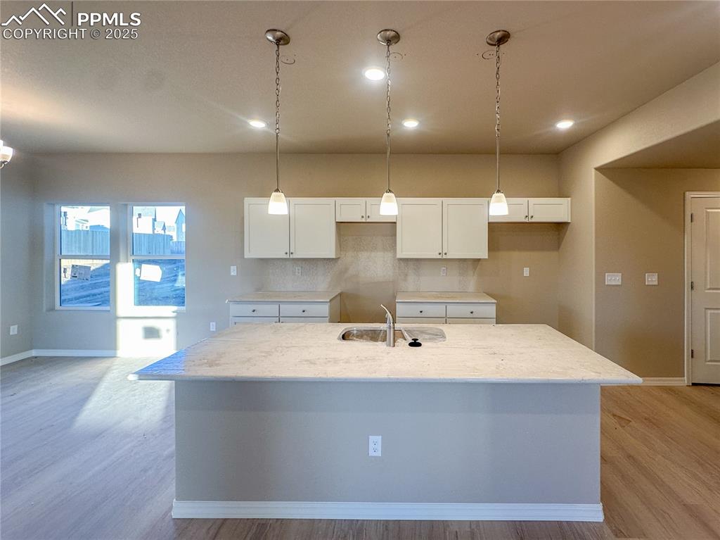 Image 4 of 19: Kitchen