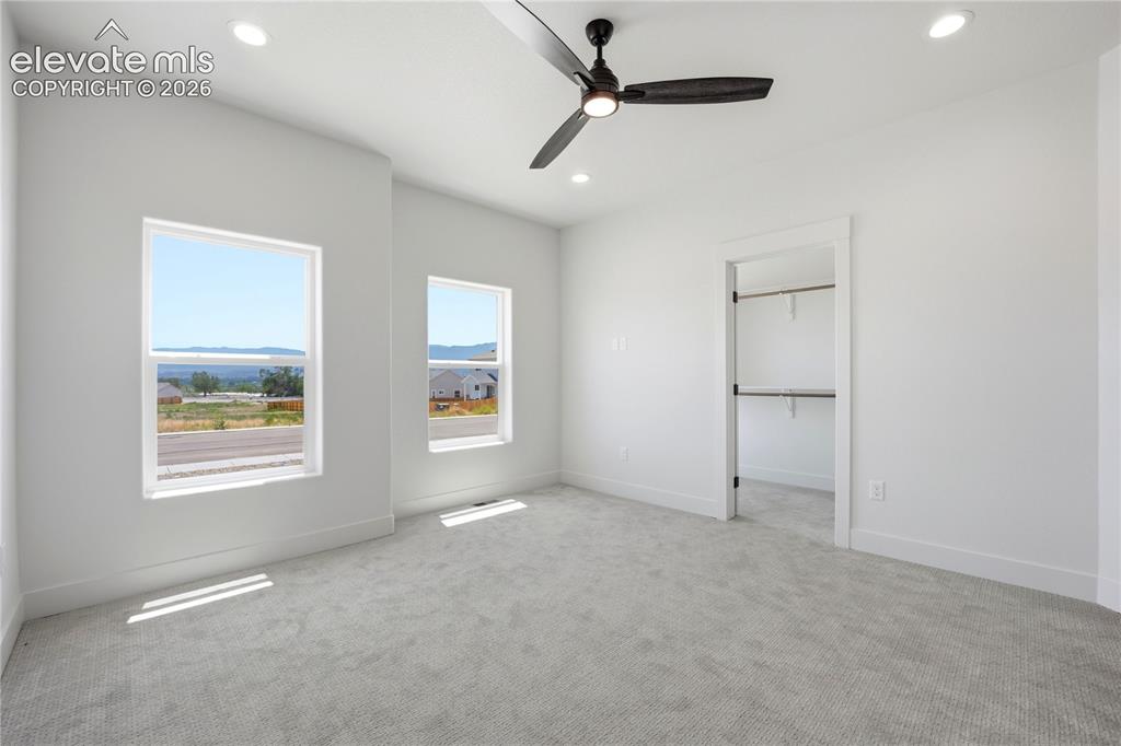 Image 16 of 26: Bedroom