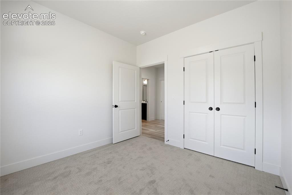 Image 17 of 26: Bedroom