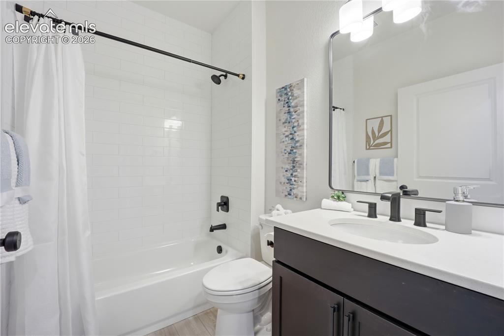 Image 22 of 26: Bathroom