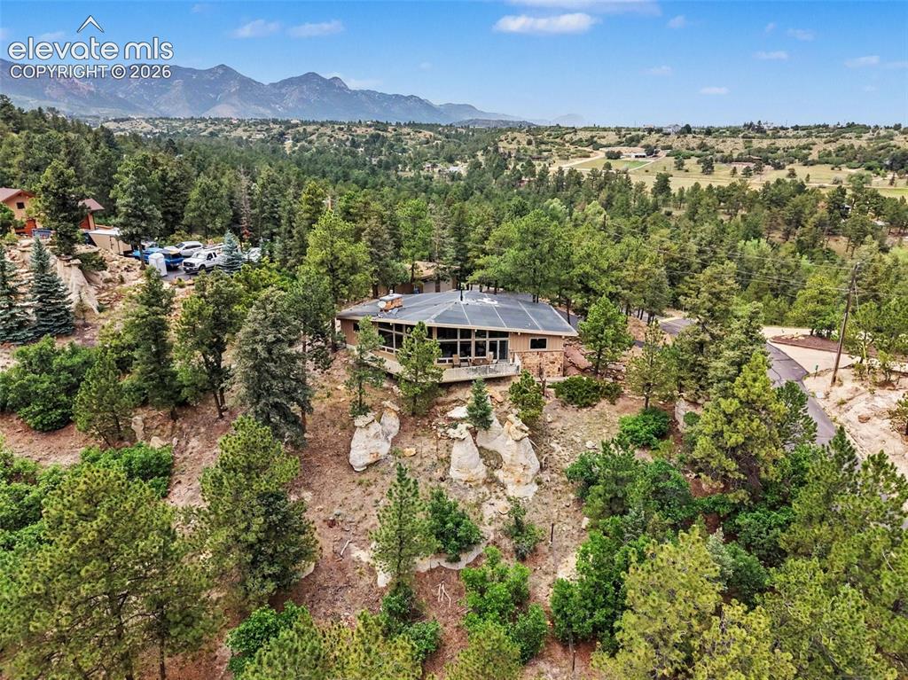 Image 27 of 30: Enjoy the perfect balance of seclusion and comfort