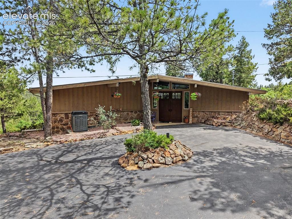 Image 3 of 30: A circular concrete driveway provides easy access