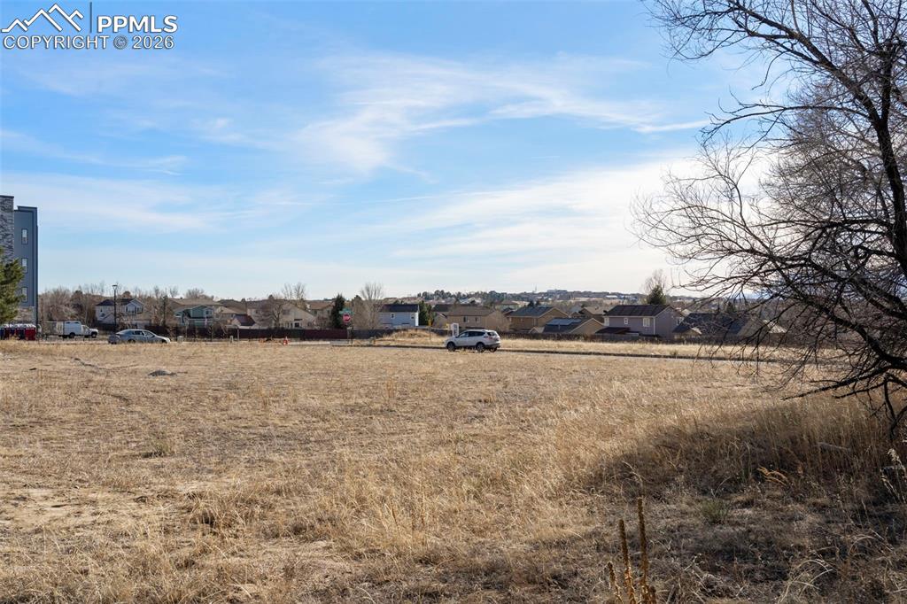 Image 13 of 18: Yard