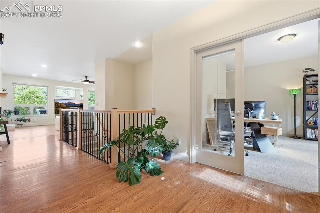 Image 16 of 28: Entry