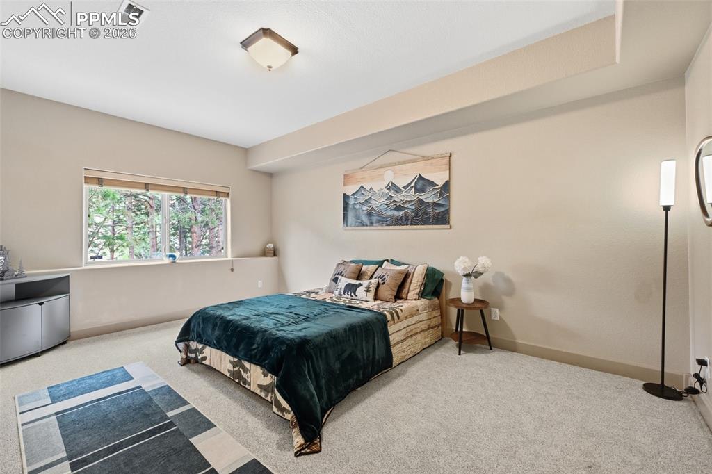 Image 19 of 28: Bedroom