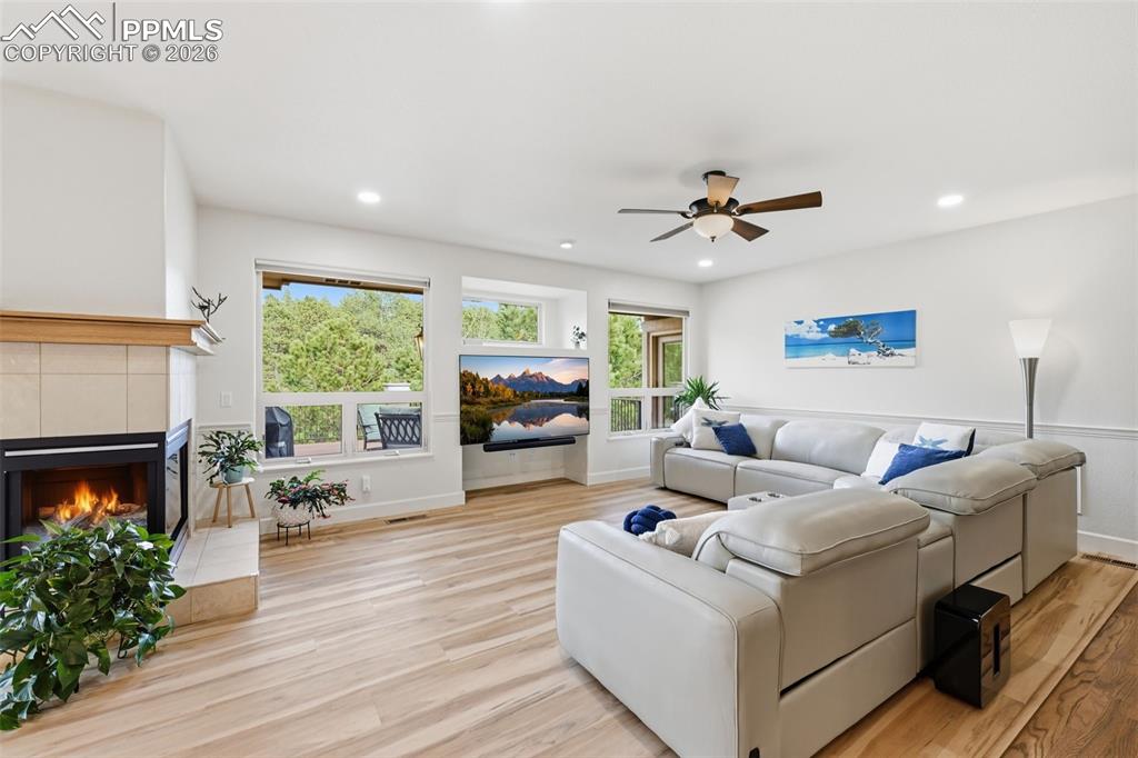 Image 2 of 28: Living Room