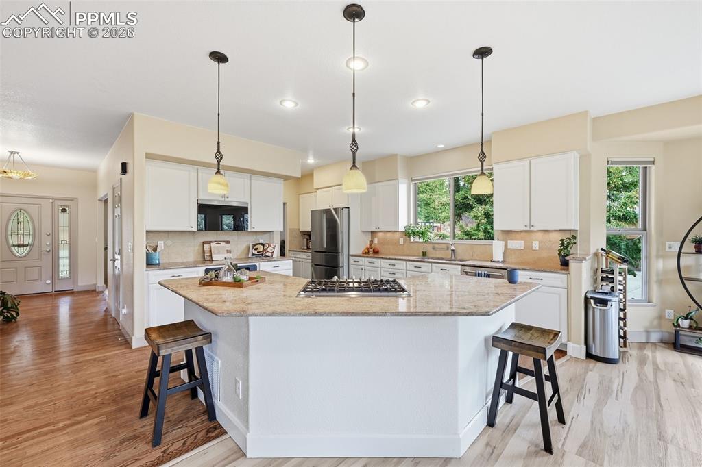 Image 5 of 28: Kitchen