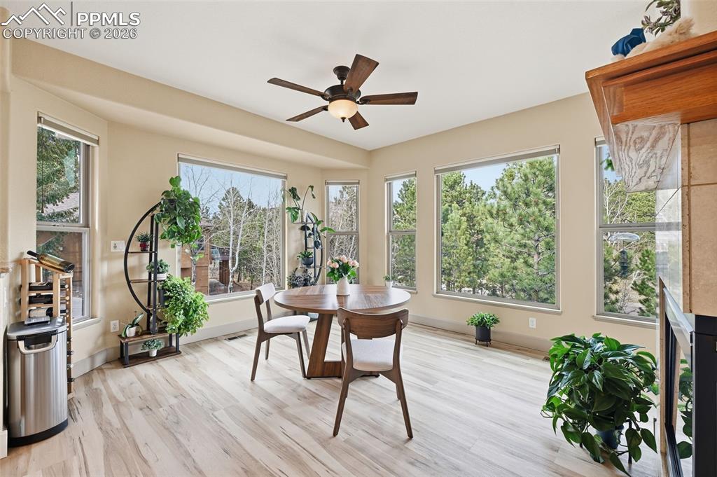 Image 7 of 28: Dining Area