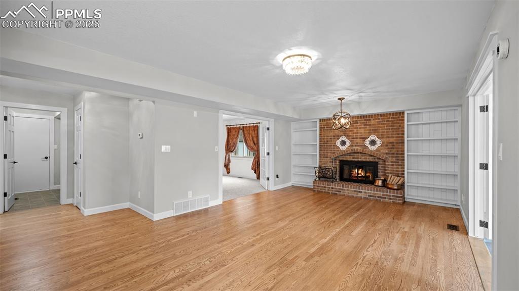 Image 16 of 50: Living Room